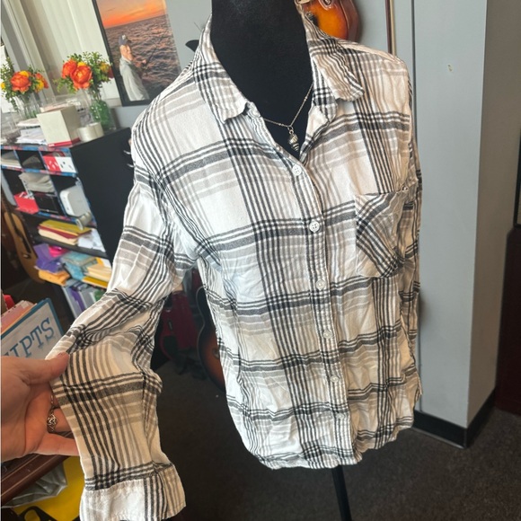 The Perfect Shirt Lightweight Flannel - Picture 2 of 3